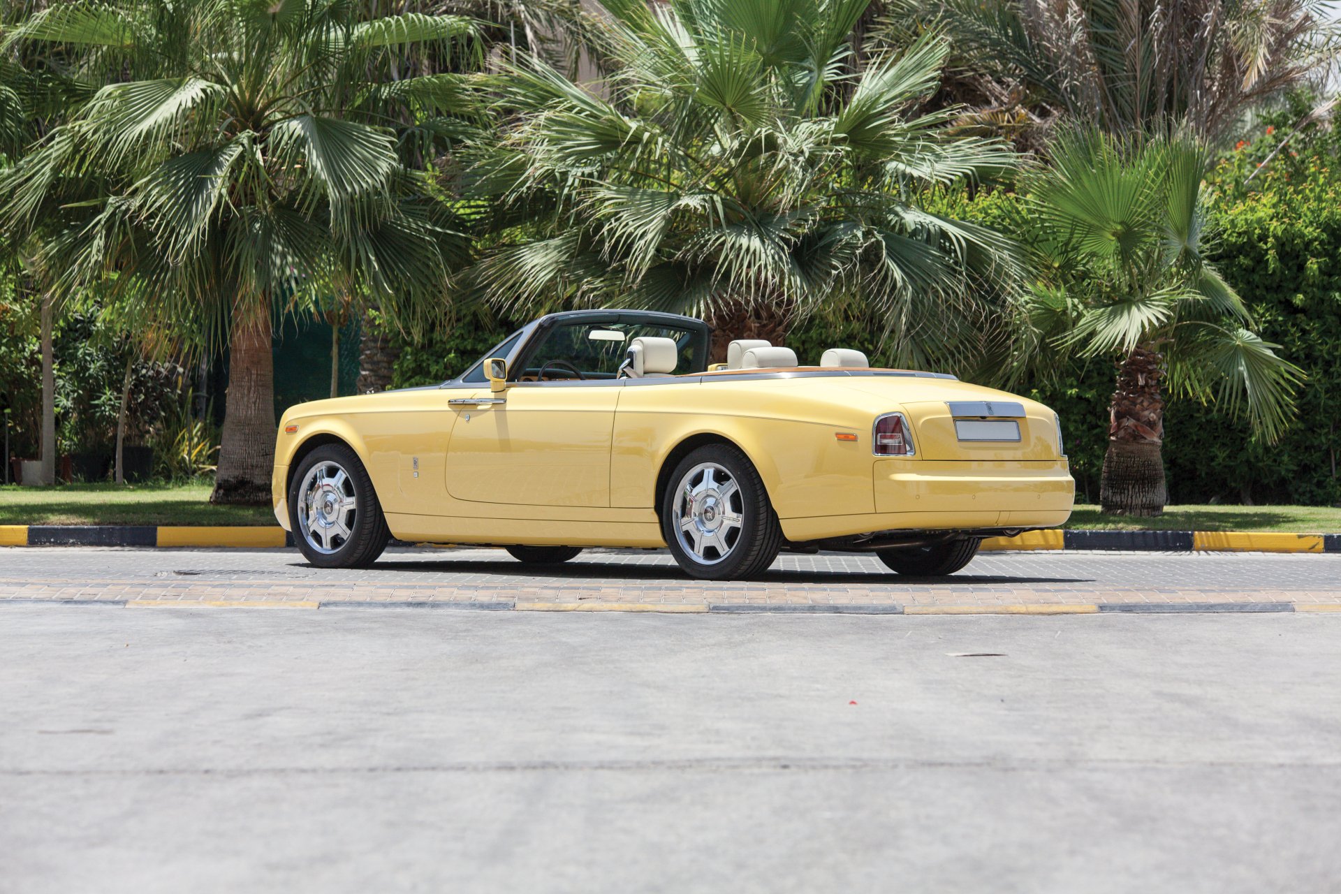 Download Cabriolet Vehicle Rolls-Royce Phantom 4k Ultra HD Wallpaper