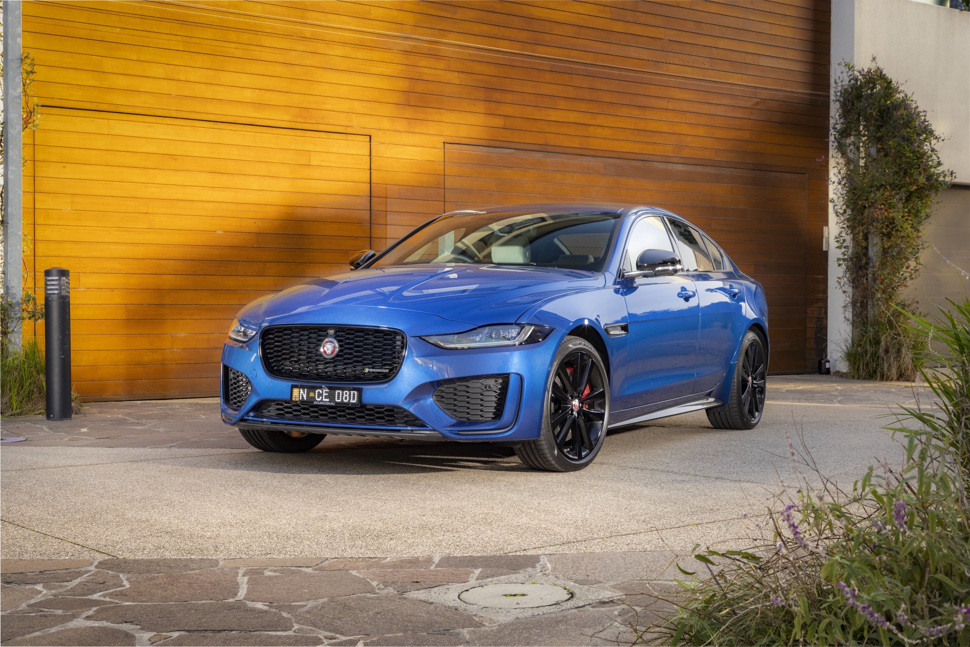 Download Vehicle Jaguar XE P300 AWD 4k Ultra HD Wallpaper