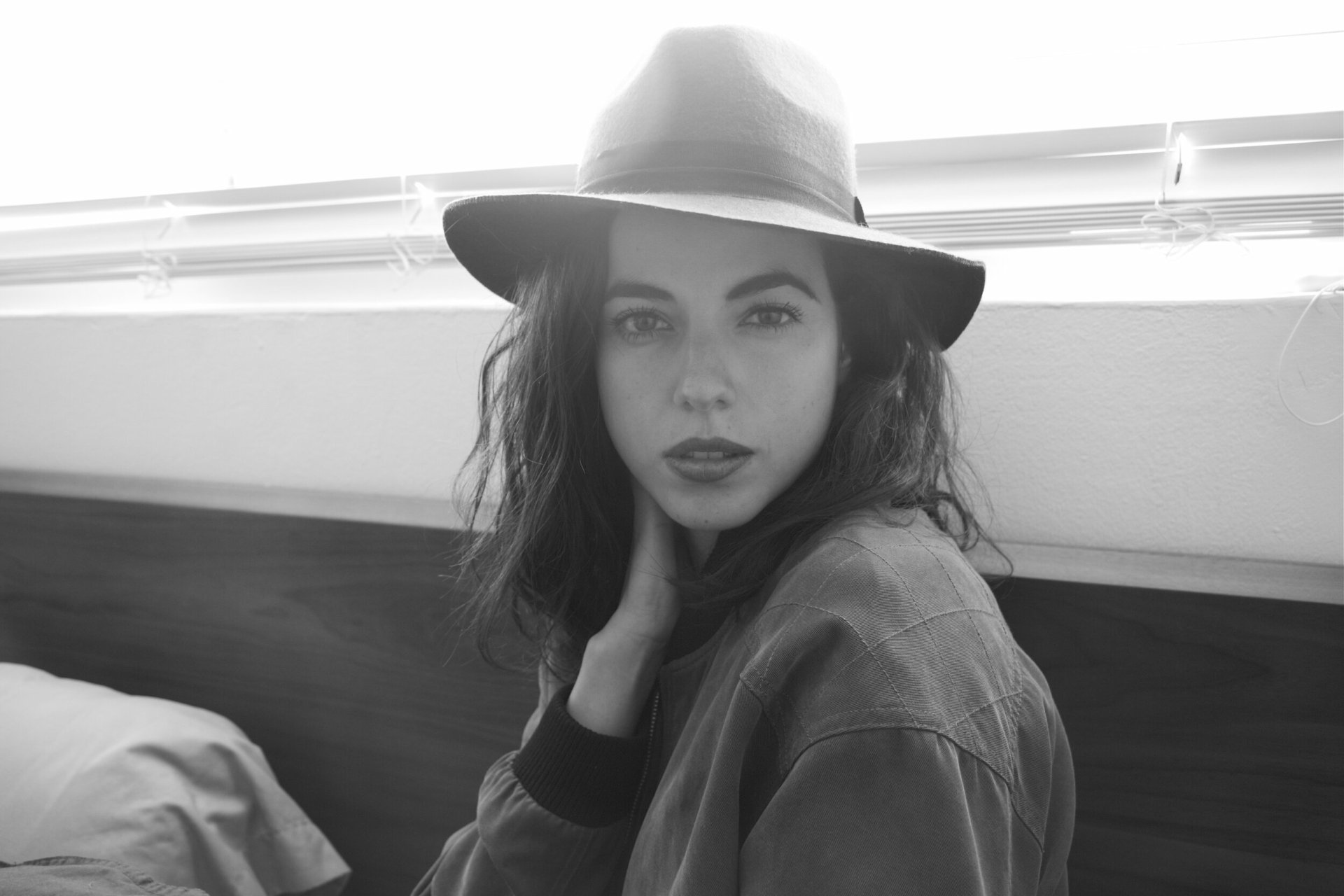 Stylish black and white HD wallpaper featuring a woman in a hat posing for a portrait.