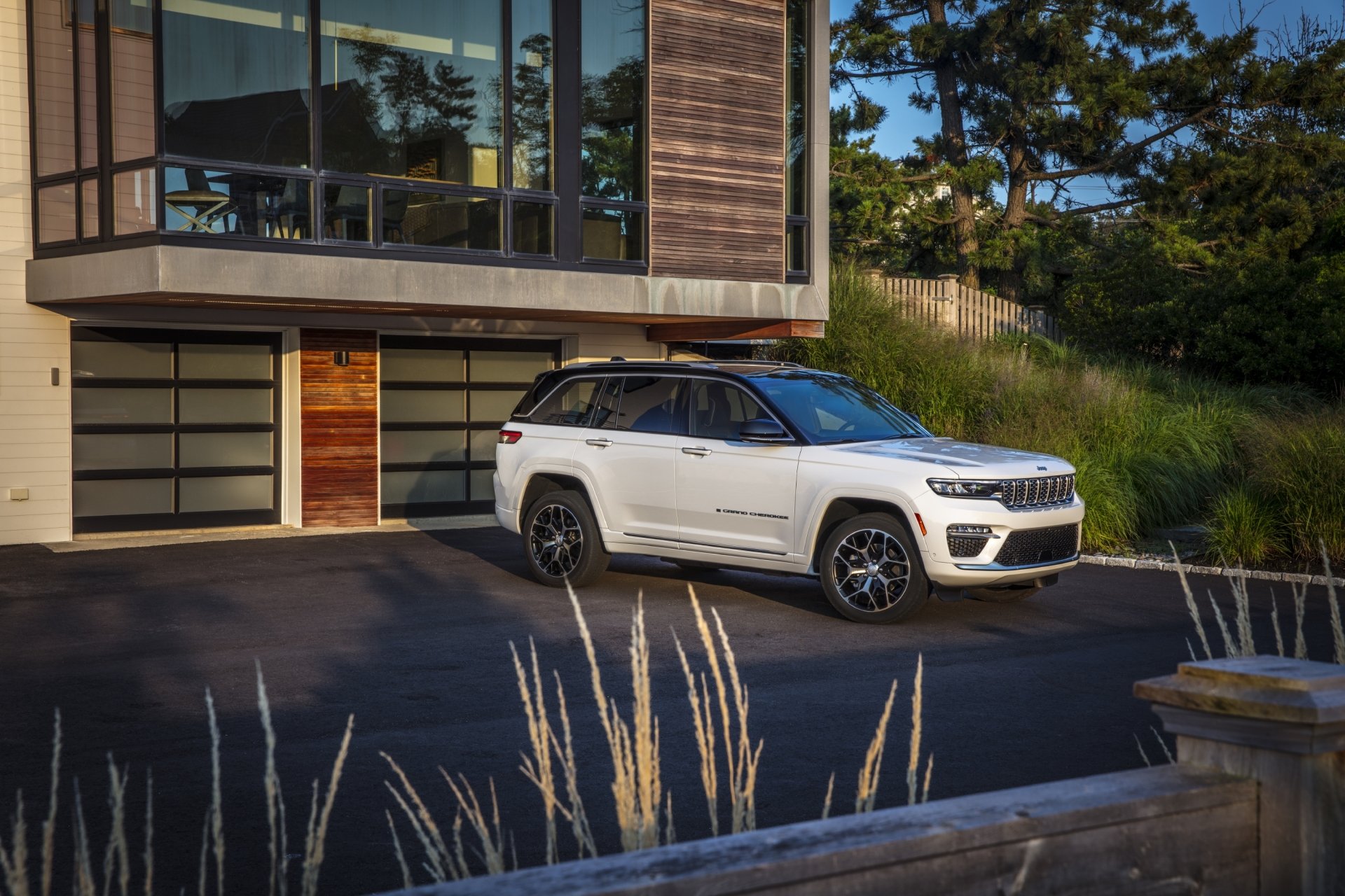 Download SUV Jeep Grand Cherokee Summit Reserve Vehicle Jeep Grand Cherokee HD Wallpaper