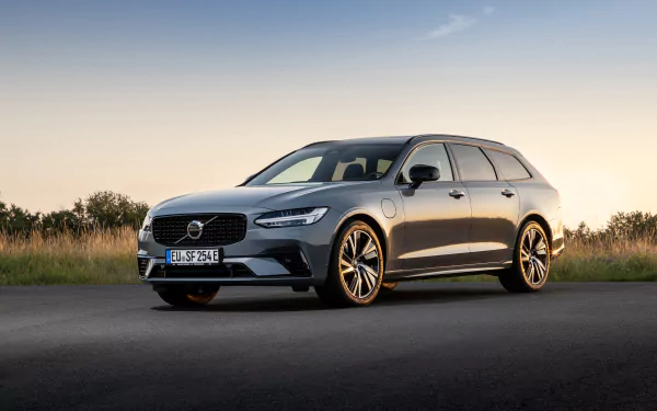 Volvo V90 T6 AWD Recharge R-Design