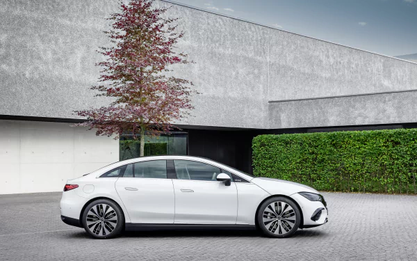  Mercedes-Benz EQE 350 Electric Art Line (V295)