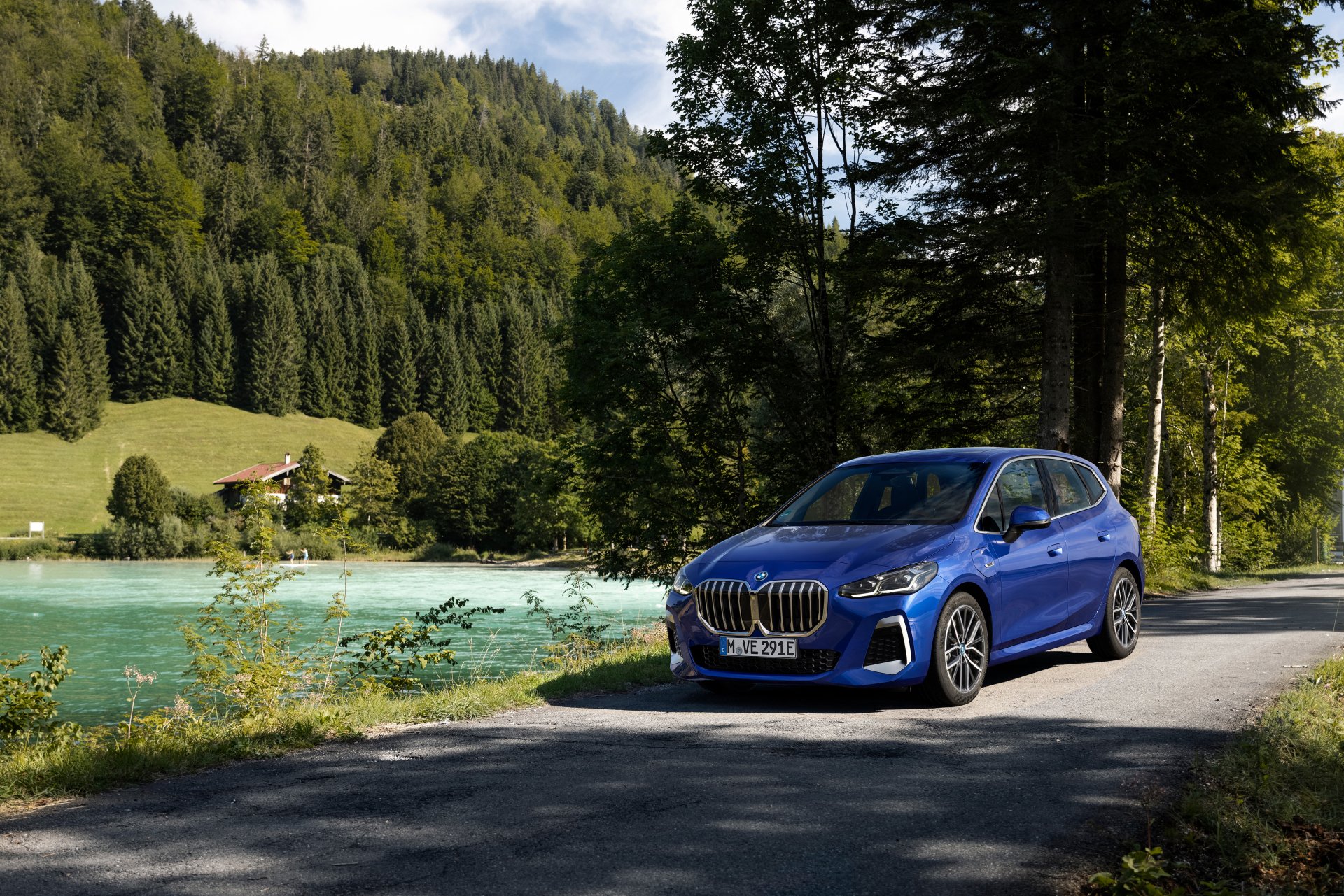 Download Vehicle BMW 230e XDrive Active Tourer M Sport 4k Ultra HD Wallpaper