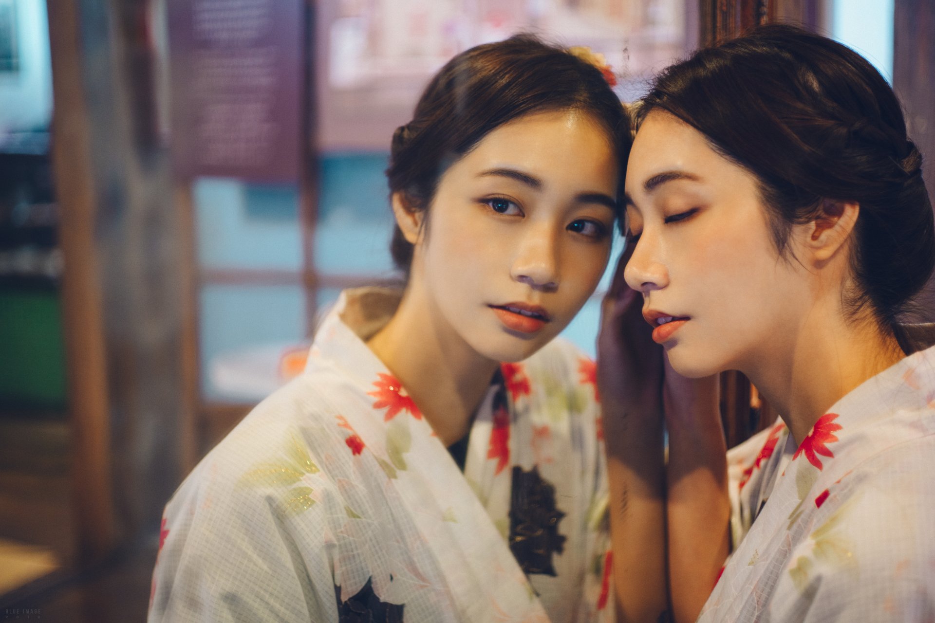 4K Ultra HD PC desktop wallpaper of a woman in a floral kimono-like robe, quietly gazing at her reflection in a warm, softly lit interior.