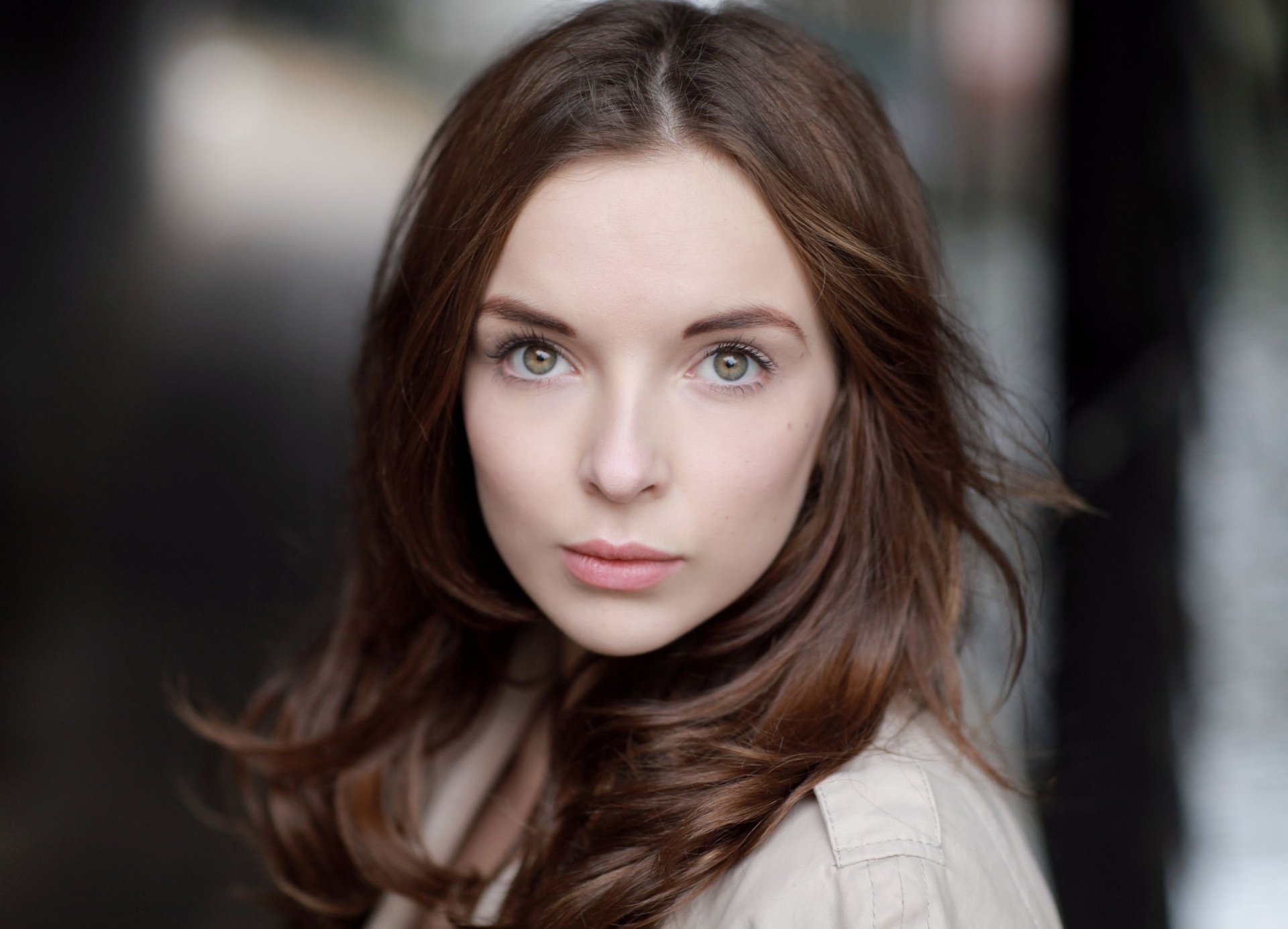 Timeless Brunette — HD Portrait Wallpaper | 2500x1803 | Wallpaper Abyss