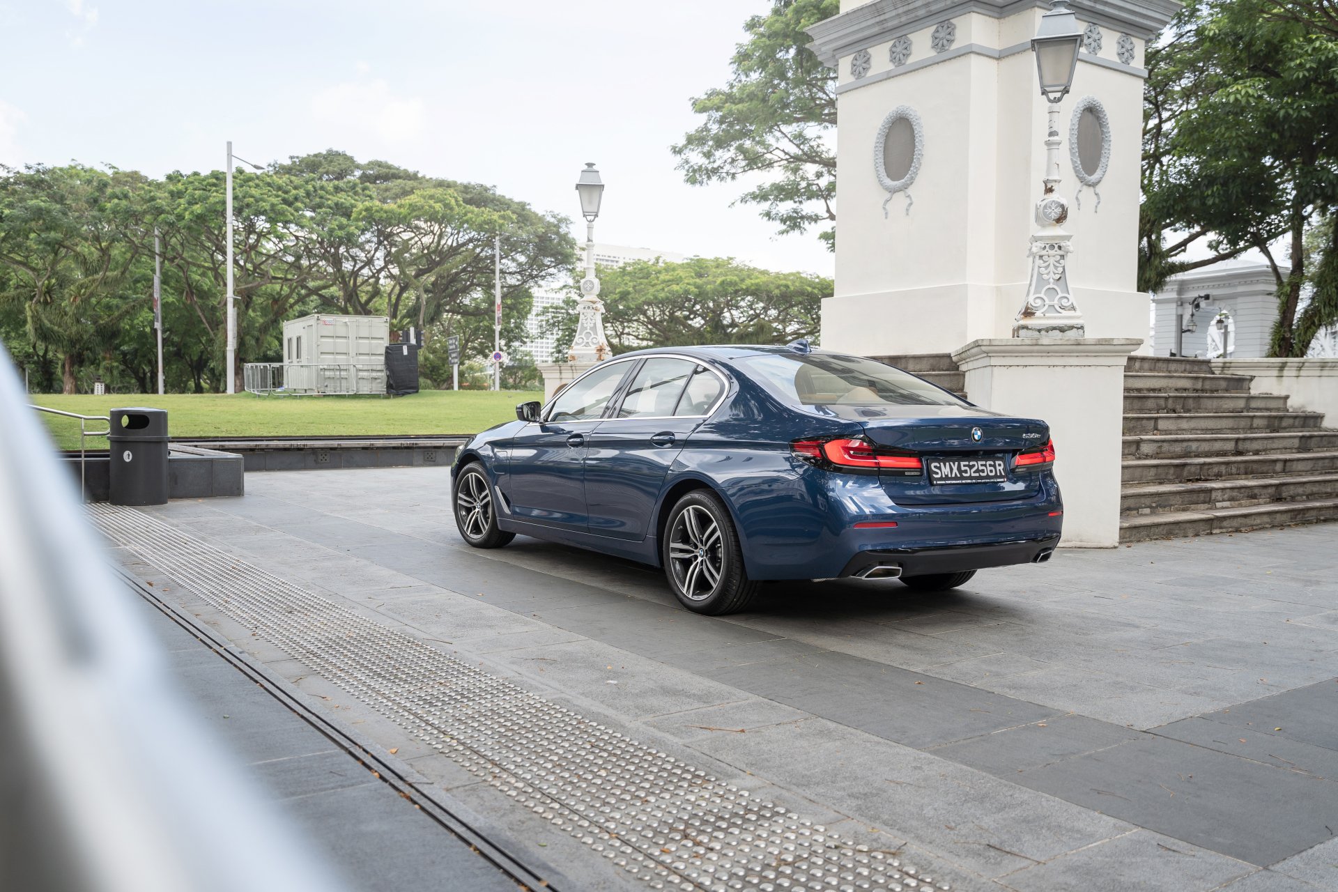 Download BMW 530e Luxury Line Vehicle BMW 5 Series 4k Ultra HD Wallpaper