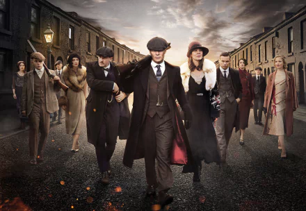 4K Ultra HD PC desktop wallpaper featuring Thomas Shelby (Cillian Murphy) and the cast of the TV show Peaky Blinders walking down a misty street.