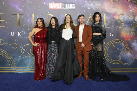 Gemma Chan Barry Keoghan Angelina Jolie Chloé Zhao Salma Hayek movie Eternals HD Desktop Wallpaper | Background Image
