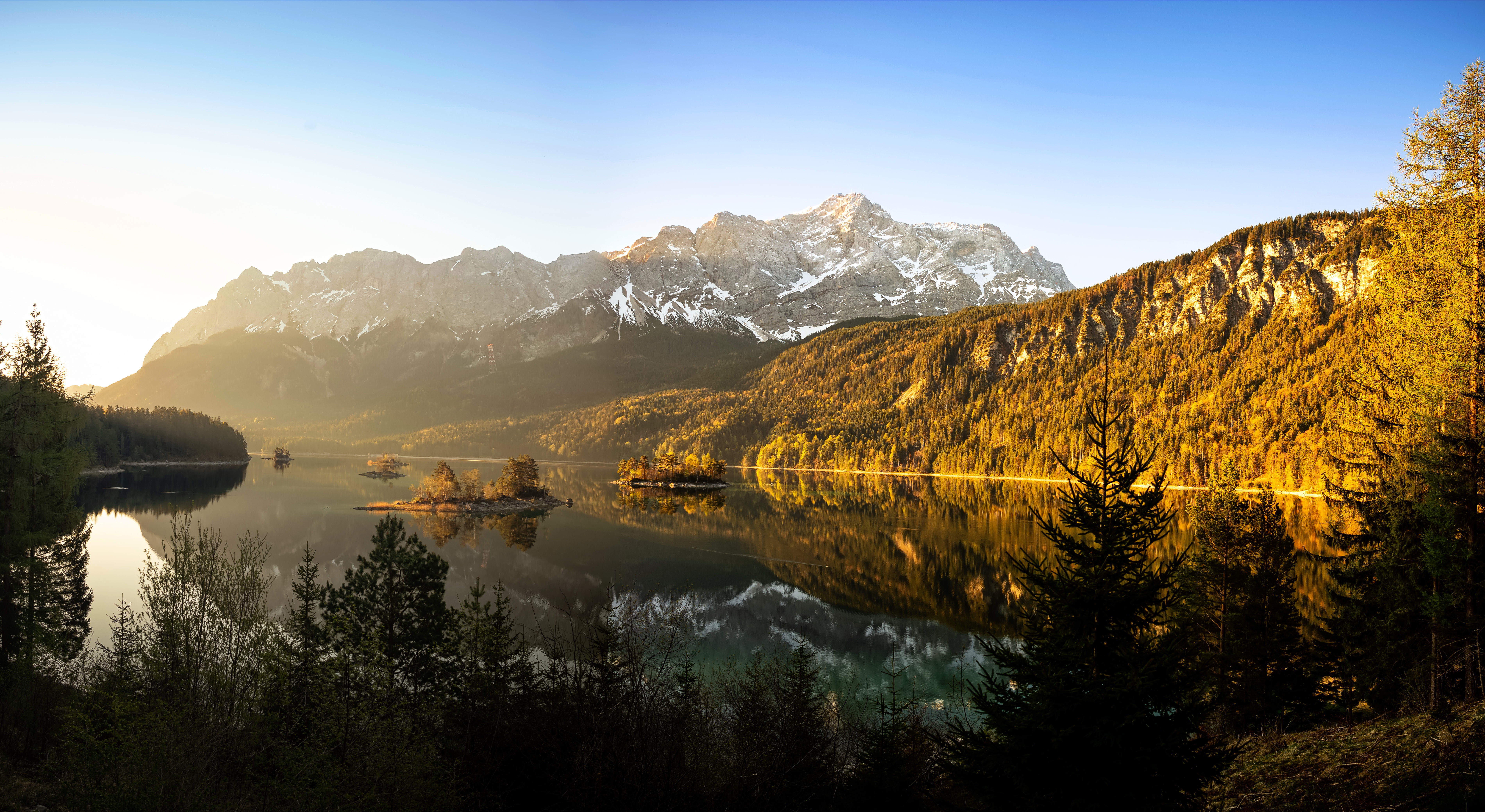 Природа на немецком. Айбзее озеро в Германии. Бавария Германия баварский лес. Eibsee озеро в Баварии. Бавария горы.