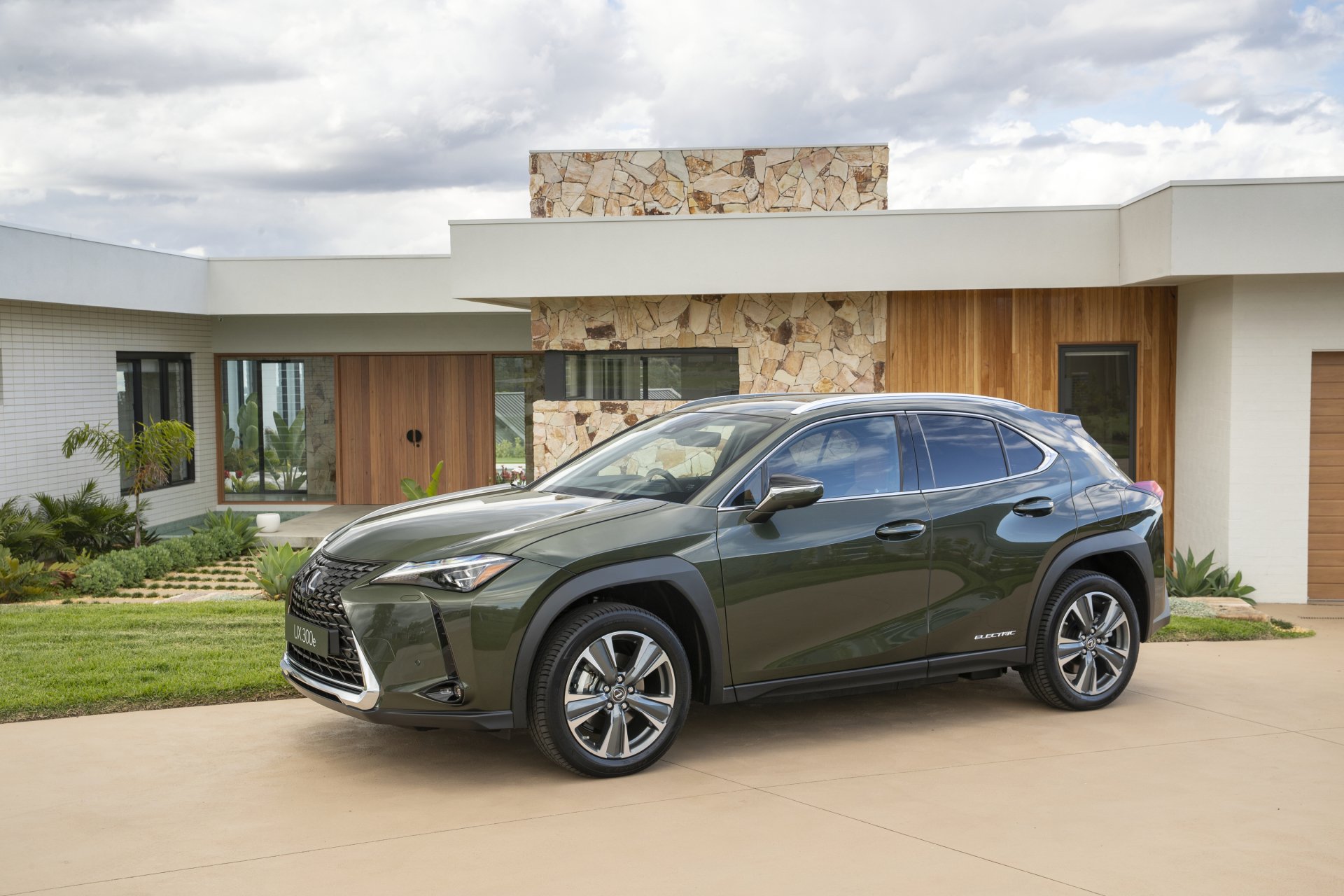 Download SUV Vehicle Lexus UX 300e HD Wallpaper