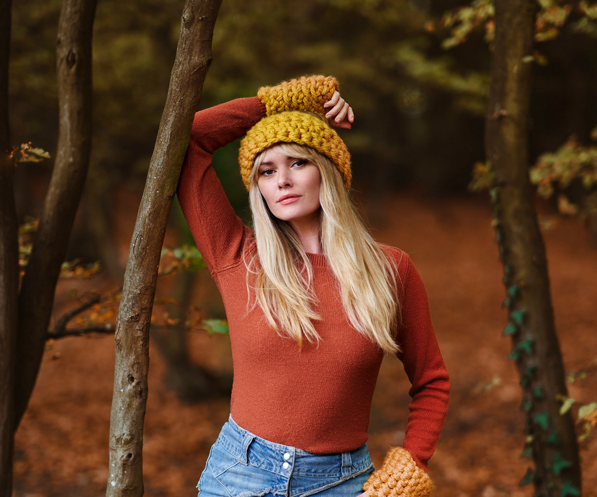 Download Blonde Woman Carla Monaco HD Wallpaper