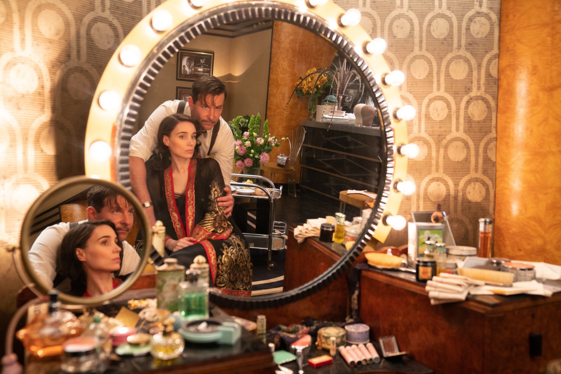 Download Rooney Mara Bradley Cooper Movie Nightmare Alley HD Wallpaper