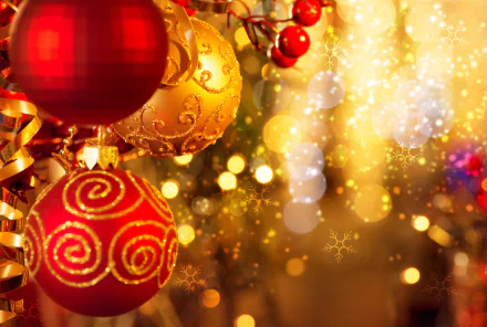 4K Ultra HD desktop wallpaper: glittering red and gold Christmas baubles, curling ribbons and warm bokeh lights creating a festive holiday background.