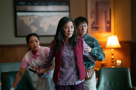 Stephanie Hsu Ke Huy Quan Michelle Yeoh movie Everything Everywhere All at Once HD Desktop Wallpaper | Background Image