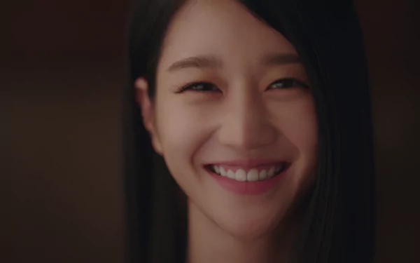  Seo Yea-ji Smiling Brightly