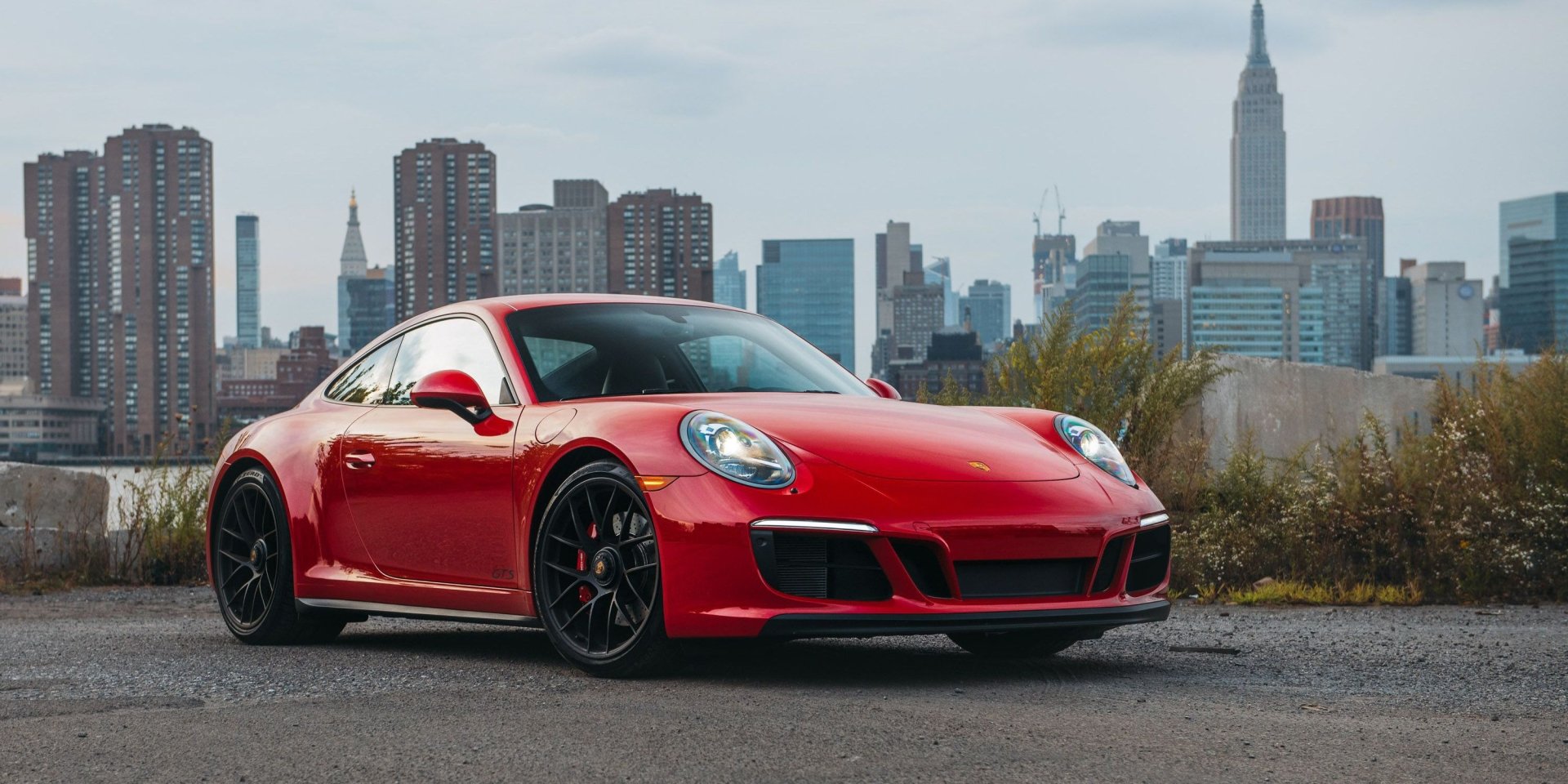 Download Vehicle Porsche 911 Carrera GTS HD Wallpaper