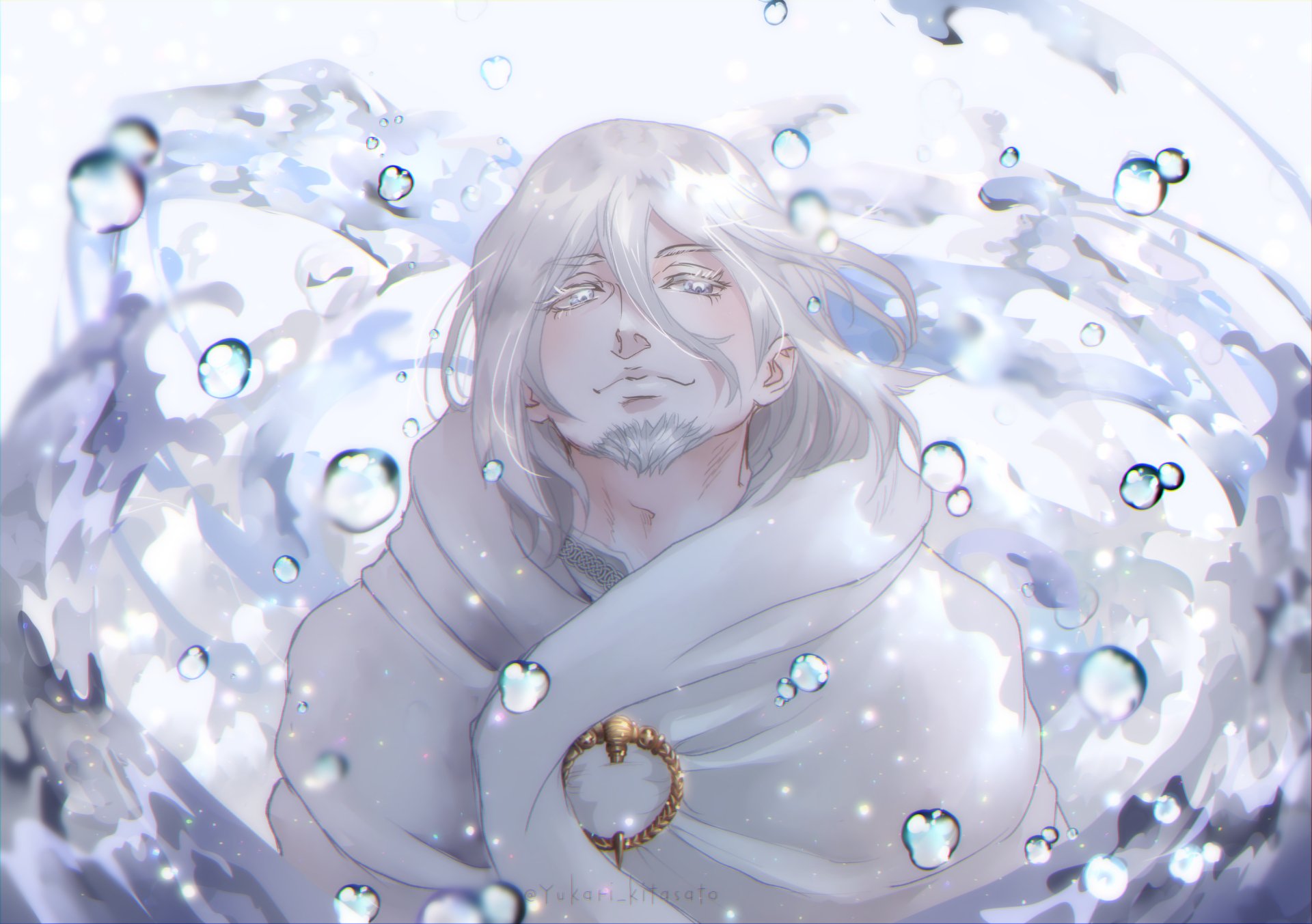 Eskil (Vinland Saga) anime portrait as a 2K Quad HD PC desktop wallpaper and background: white‑haired elder wrapped in a cloak, serene smile, surrounded by swirling water droplets and soft light.