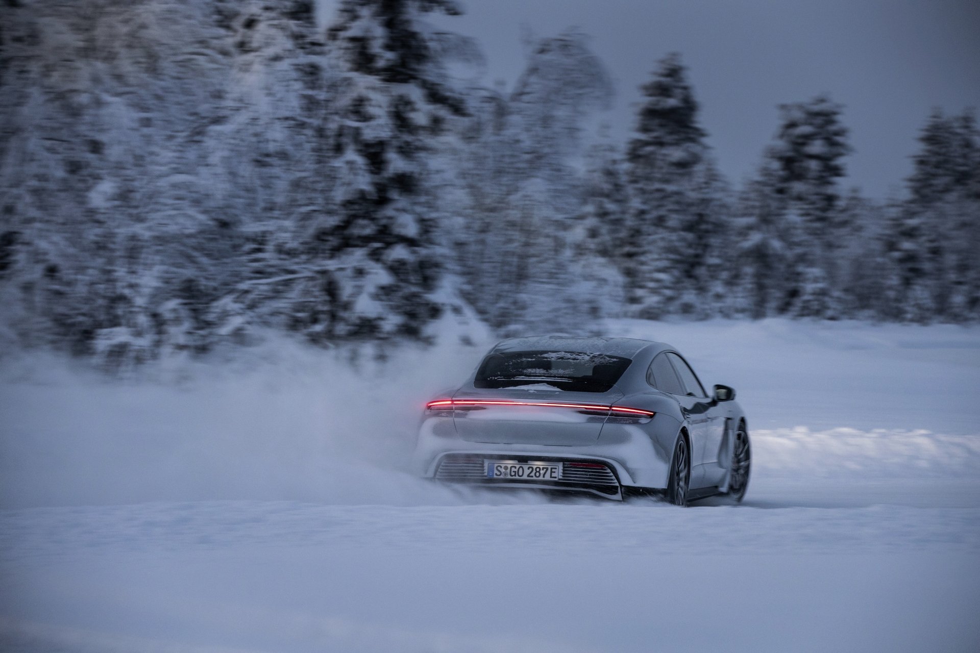 Download Winter Vehicle Porsche Taycan 4s 4k Ultra Hd Wallpaper