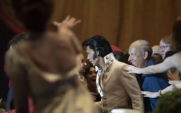 Tom Hanks Austin Butler movie Elvis HD Desktop Wallpaper | Background Image