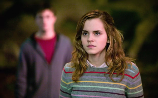 HD desktop wallpaper featuring Emma Watson as Hermione Granger from the movie Harry Potter and the Order of the Phoenix, with a blurred figure in the background.