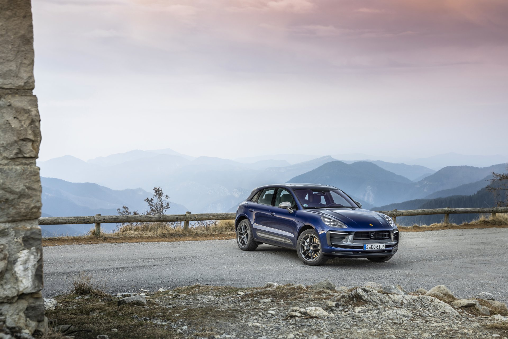 Download Vehicle Porsche Macan Turbo 4k Ultra HD Wallpaper