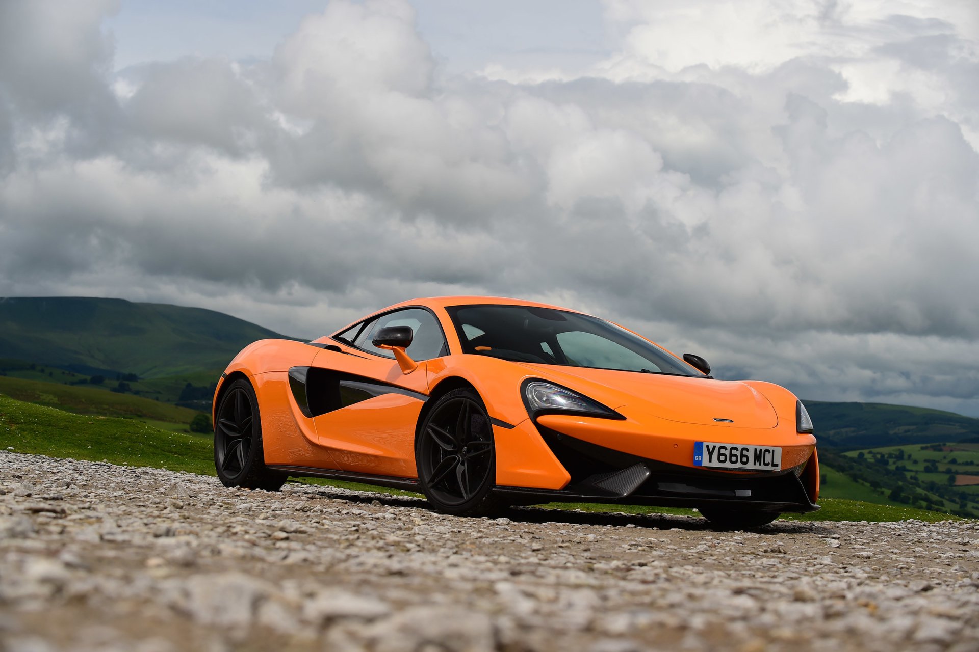 Download Vehicle McLaren 570S HD Wallpaper