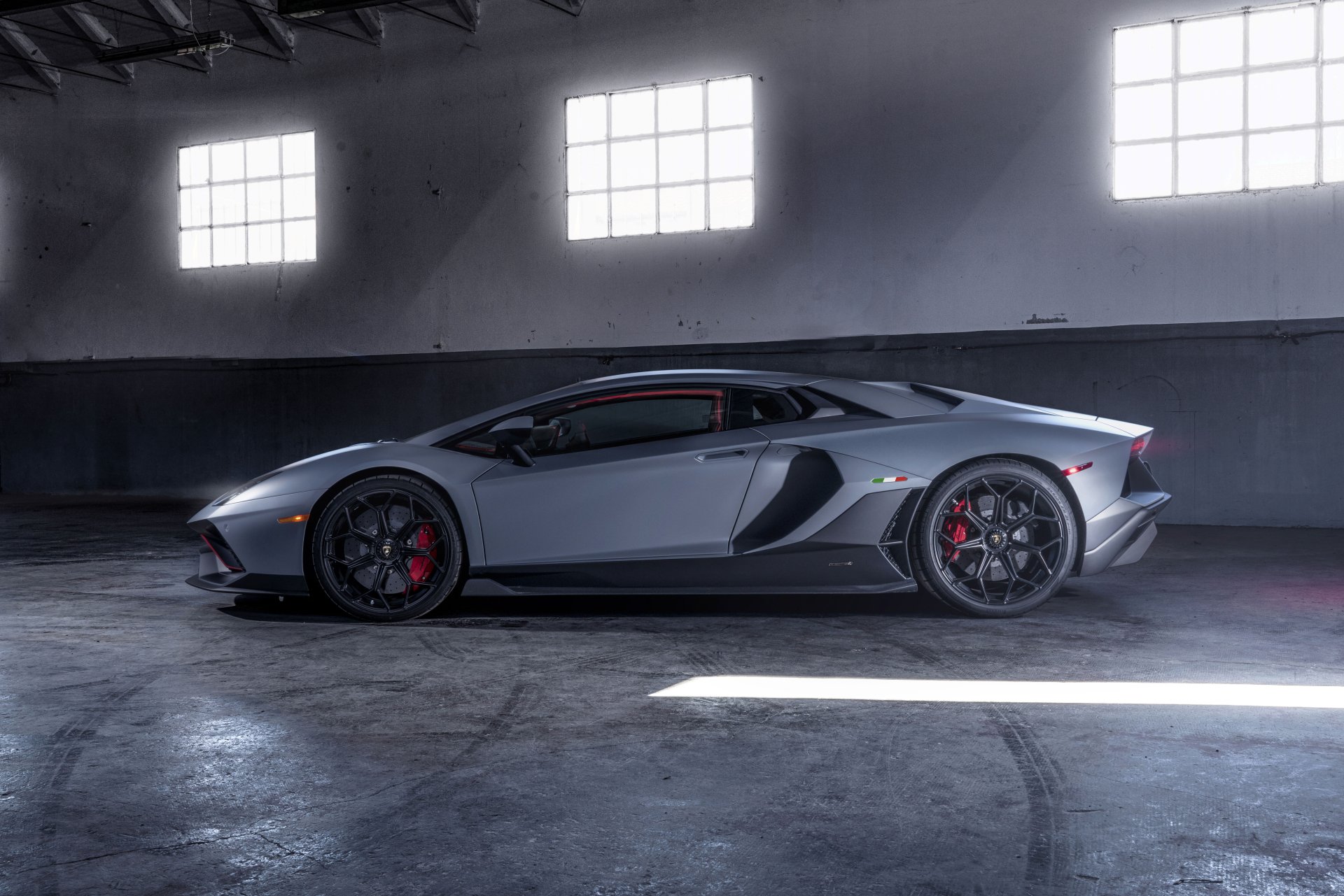 Download Vehicle Lamborghini Aventador LP 780-4 Ultimae 8k Ultra HD Wallpaper