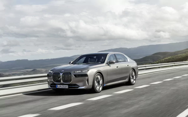 vehicle BMW i7 xDrive60 HD Desktop Wallpaper | Background Image