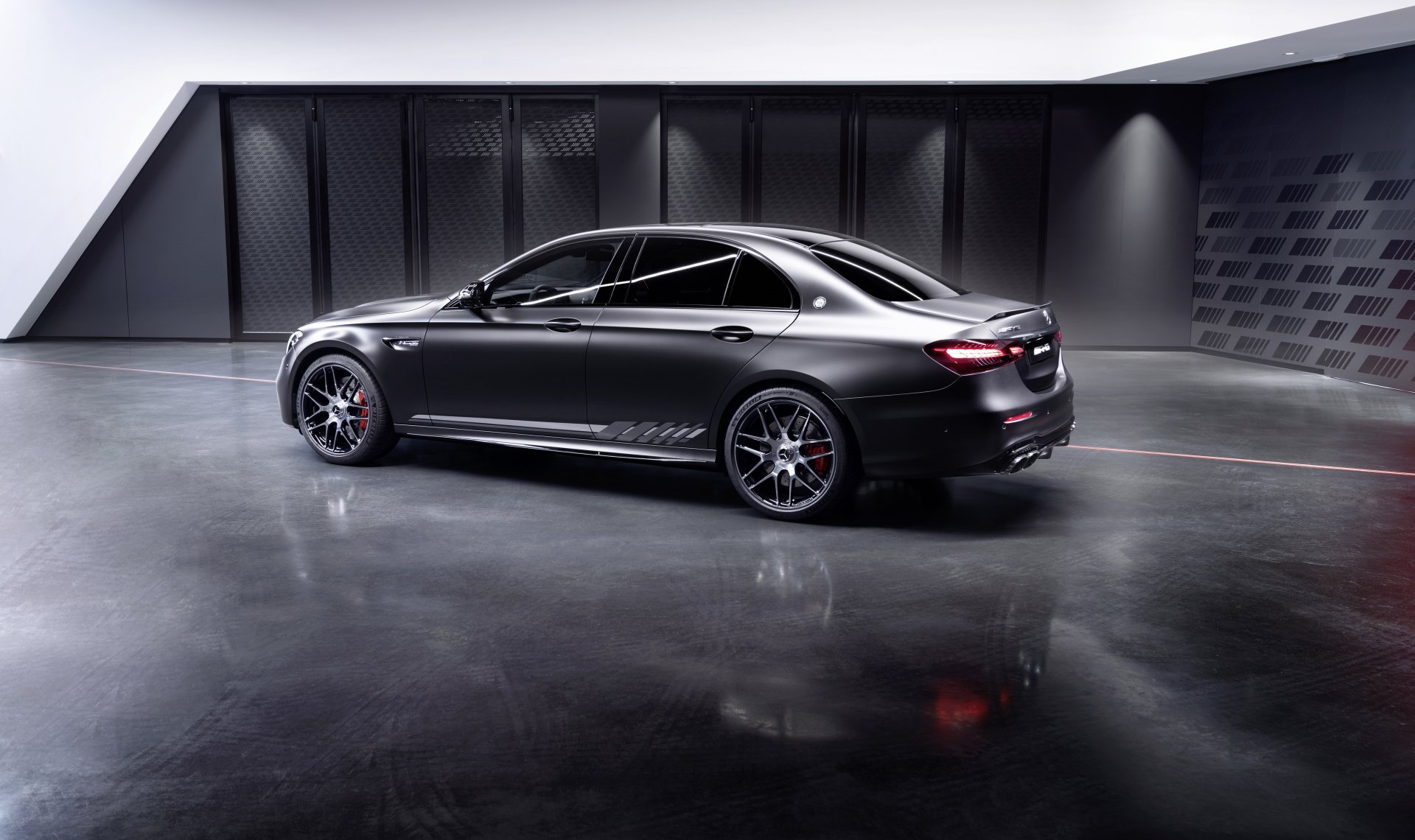 Download Vehicle Mercedes-AMG E 63 S 4k Ultra HD Wallpaper