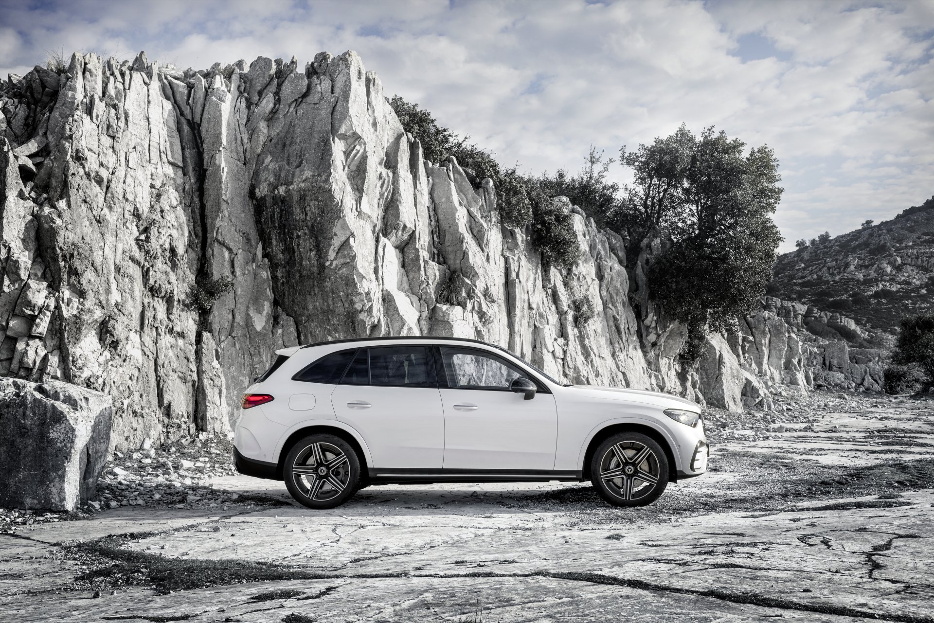 Download Vehicle Mercedes-Benz GLC-Class 4k Ultra HD Wallpaper
