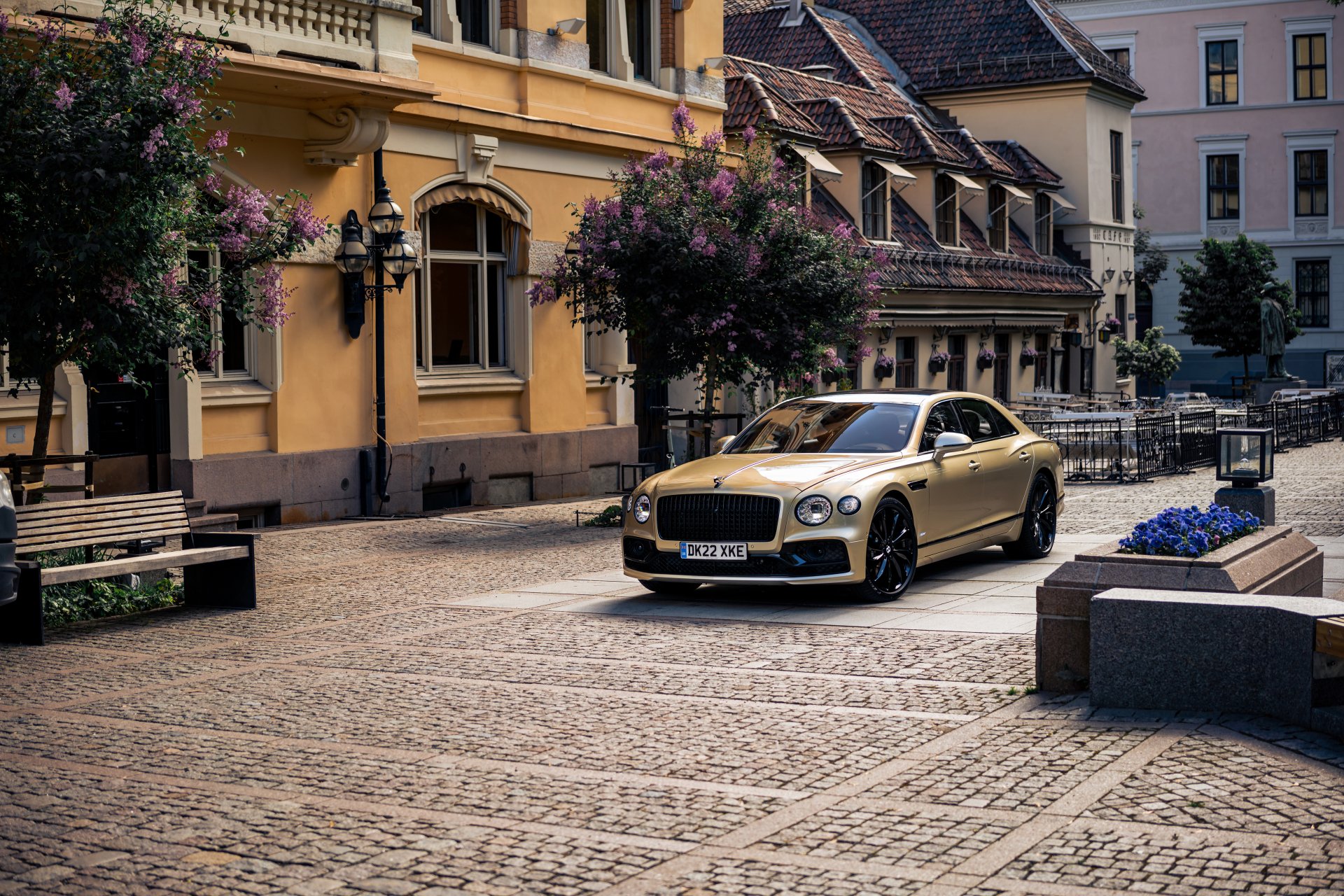 Download Vehicle Bentley Flying Spur 4k Ultra HD Wallpaper