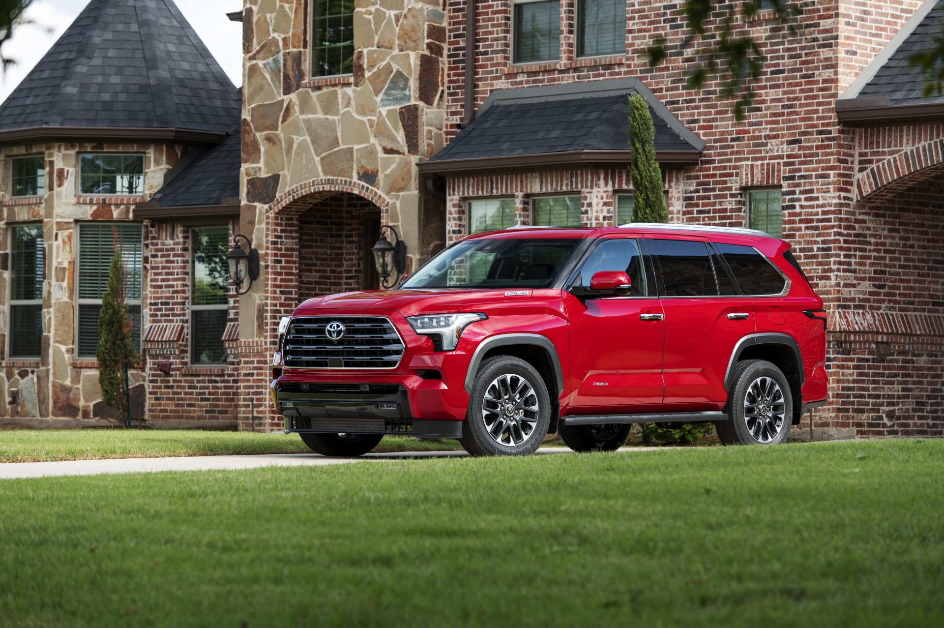 Download Vehicle Toyota Sequoia 8k Ultra HD Wallpaper