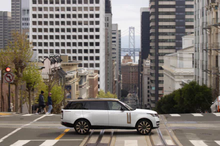  2023 Range Rover SV Serenity P530 LWB