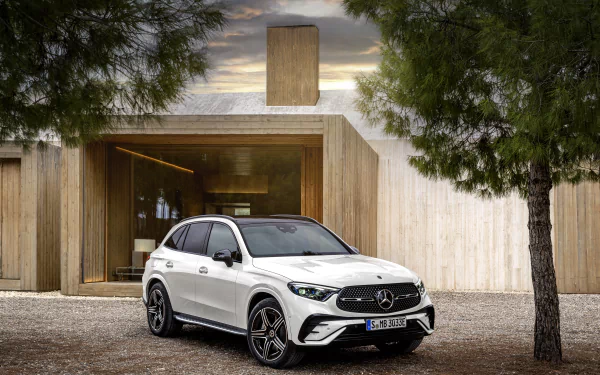  Mercedes-Benz GLC 300 e 4MATIC AMG Line