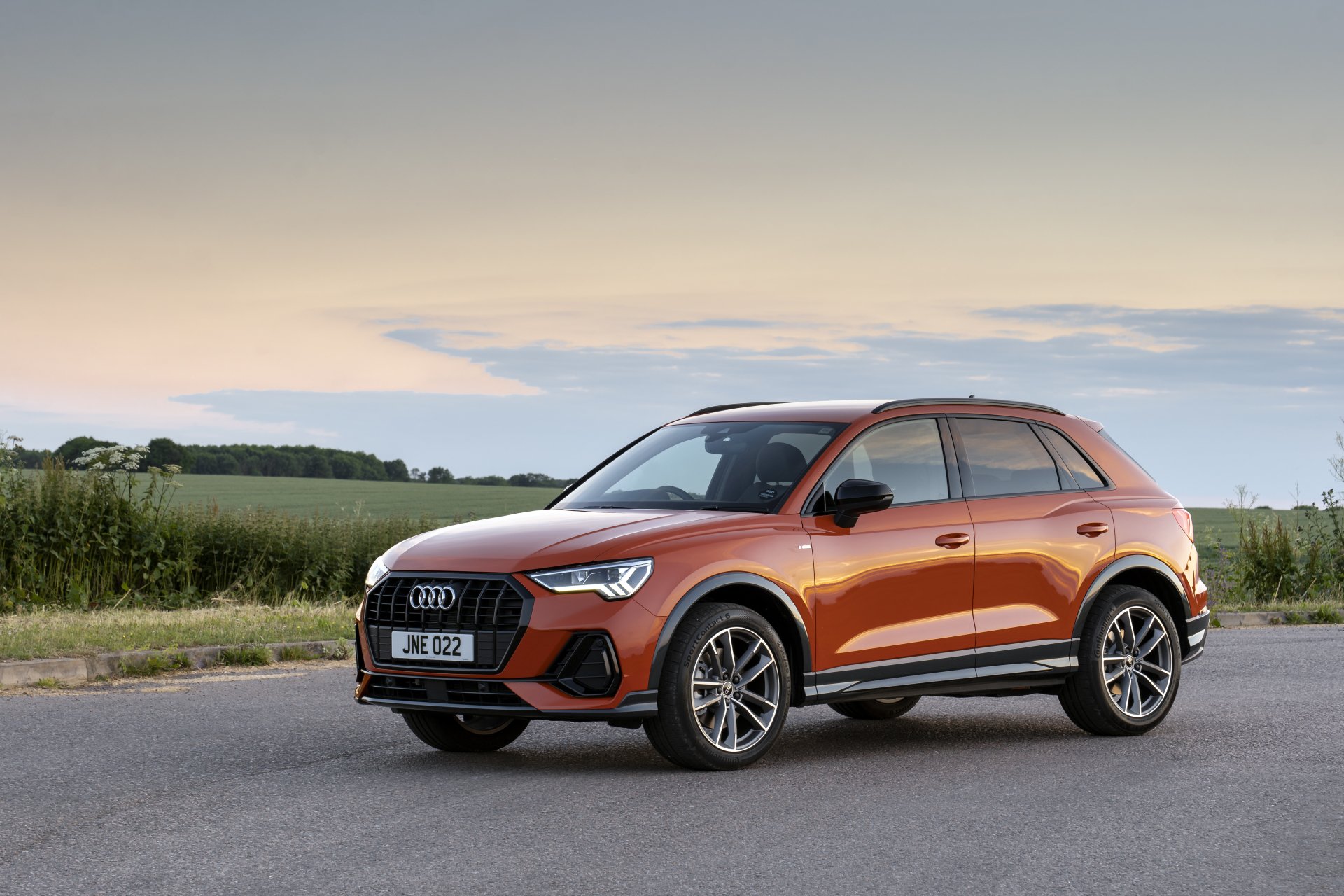 Download Vehicle Audi Q3 35 TFSI 4k Ultra HD Wallpaper