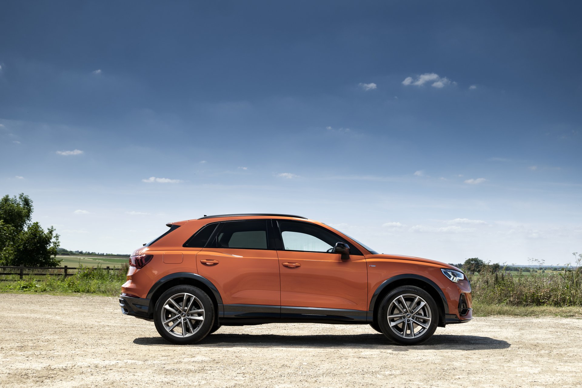 Download Vehicle Audi Q3 35 TFSI 4k Ultra HD Wallpaper