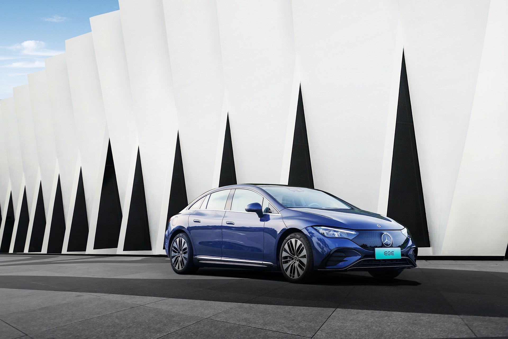 Download Vehicle Mercedes-Benz EQE 4k Ultra HD Wallpaper