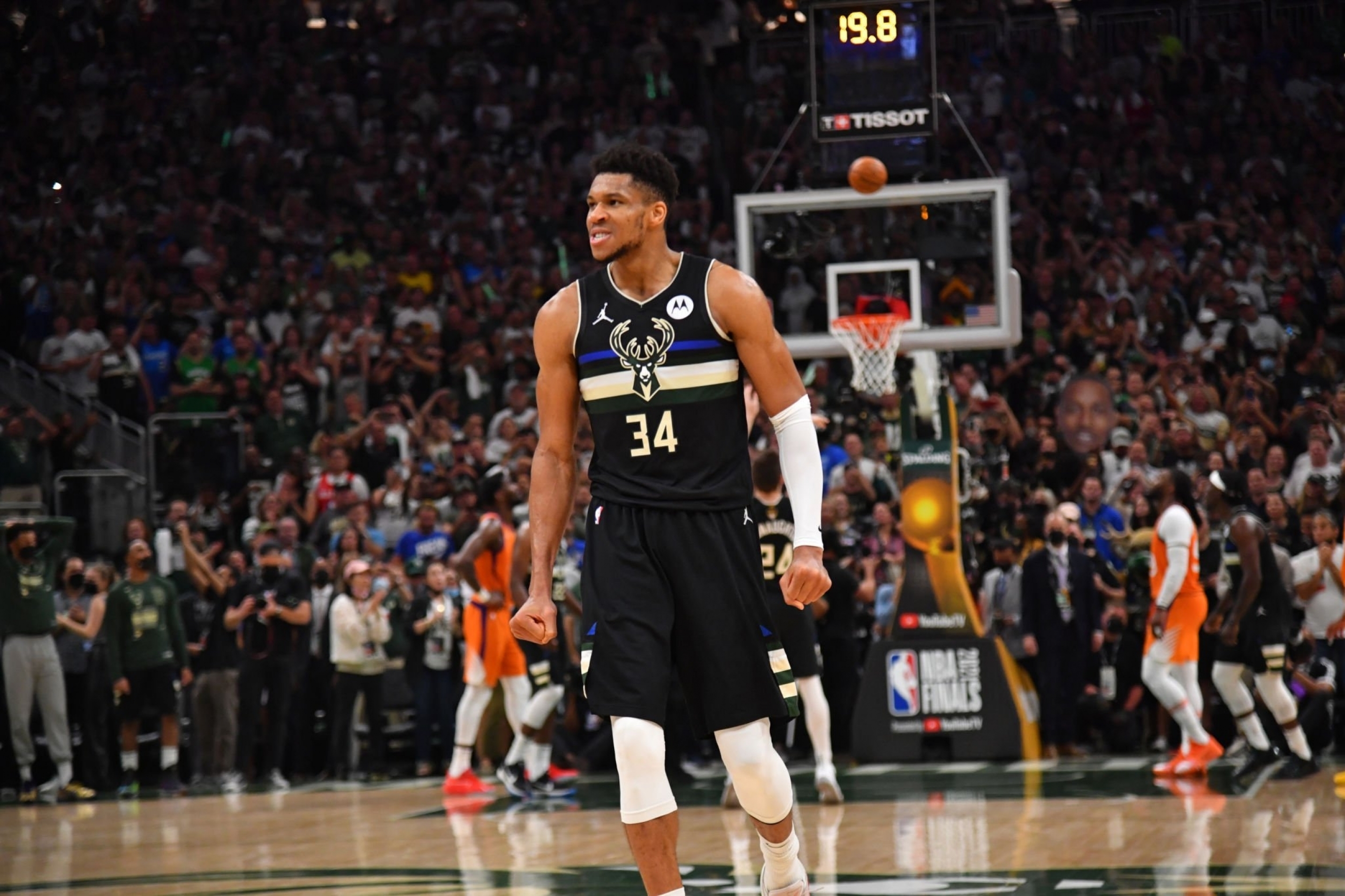 Габонский профессиональный баскетболист тяжелый форвард. Giannis Antetokounmpo NBA Final. Giannis Antetokounmpo NBA Finals MVP. Янис Антетокунмпо all Stars 2018. Giannis Antetokounmpo MVP.