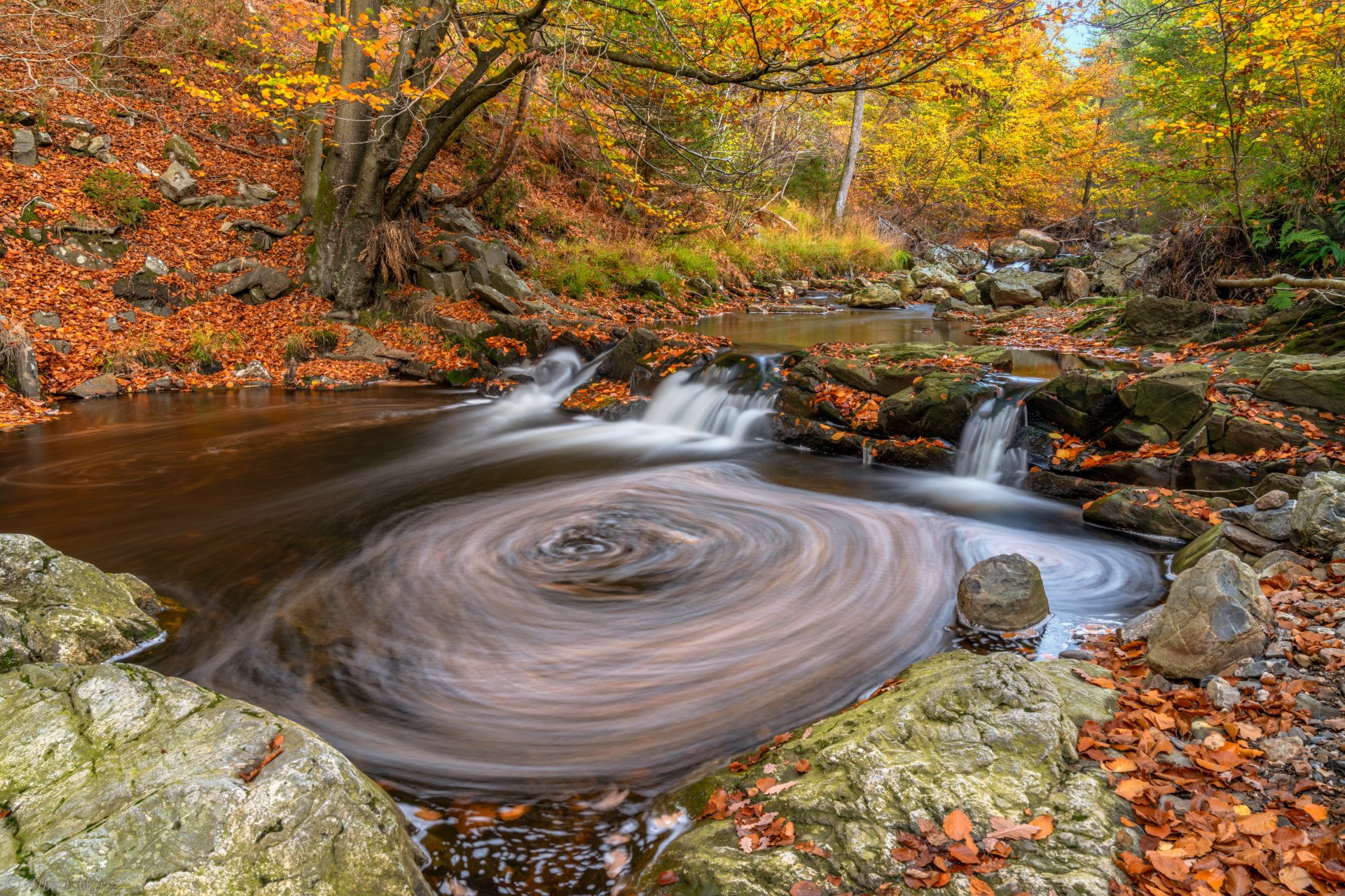 Download Nature Stream 4k Ultra HD Wallpaper