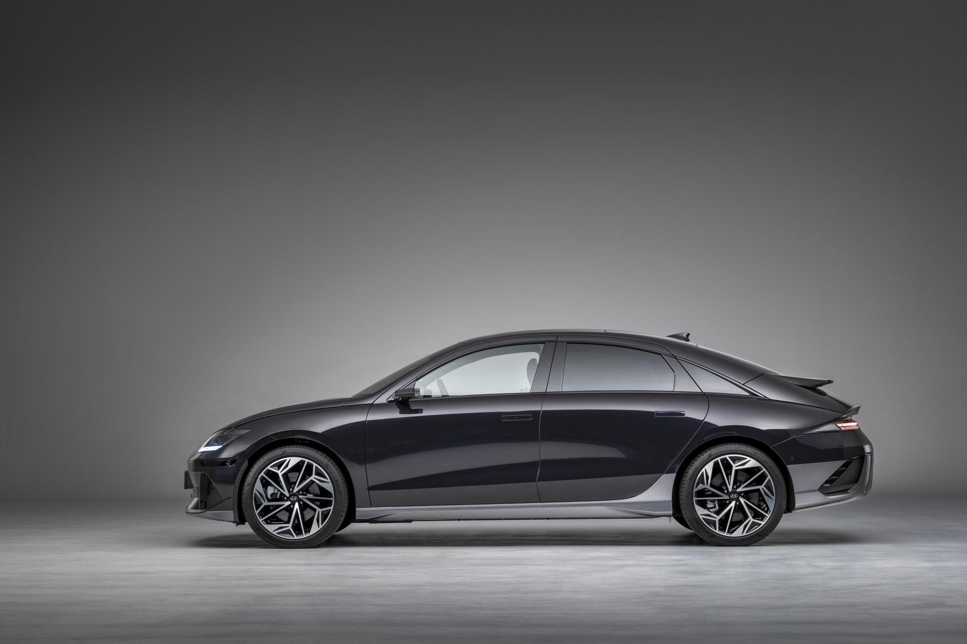 Download Vehicle Hyundai IONIQ 6 4k Ultra HD Wallpaper