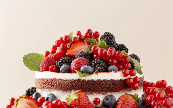 4K Ultra HD desktop wallpaper of a richly decorated layered cake topped with assorted fresh berries and mint leaves against a neutral background.