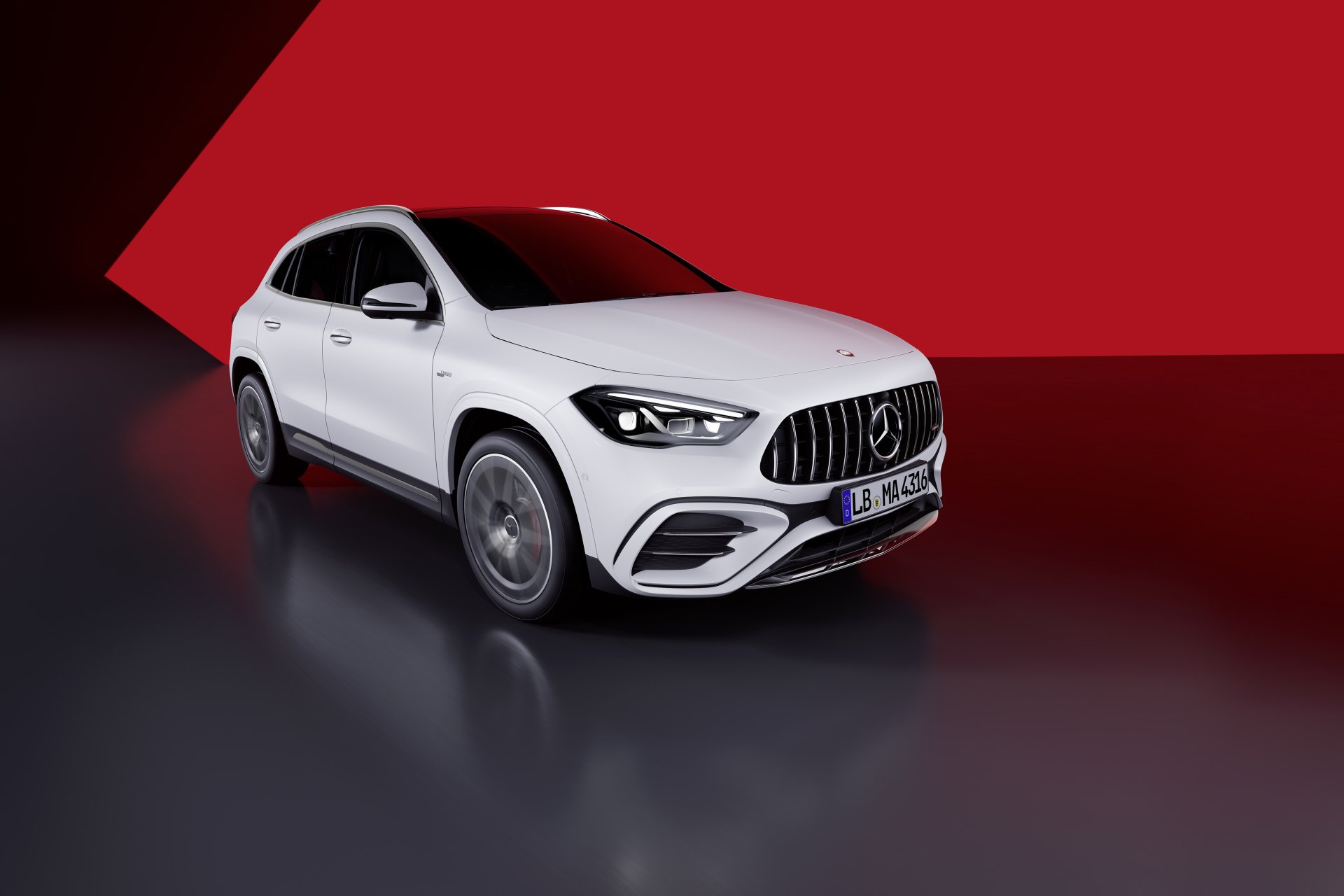 Download Vehicle Mercedes-AMG GLA 4k Ultra HD Wallpaper