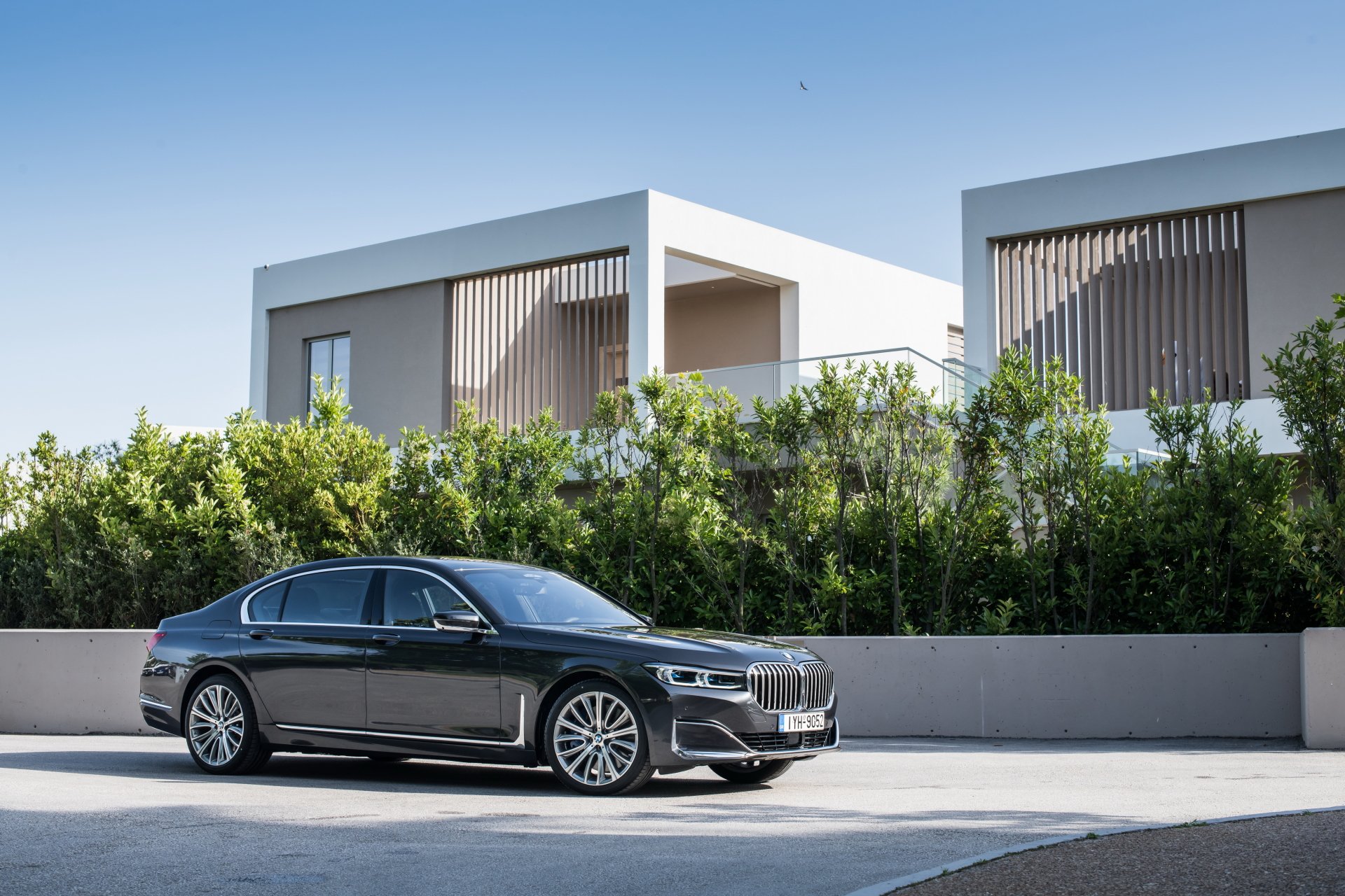 Download Vehicle BMW 7 Series 4k Ultra HD Wallpaper