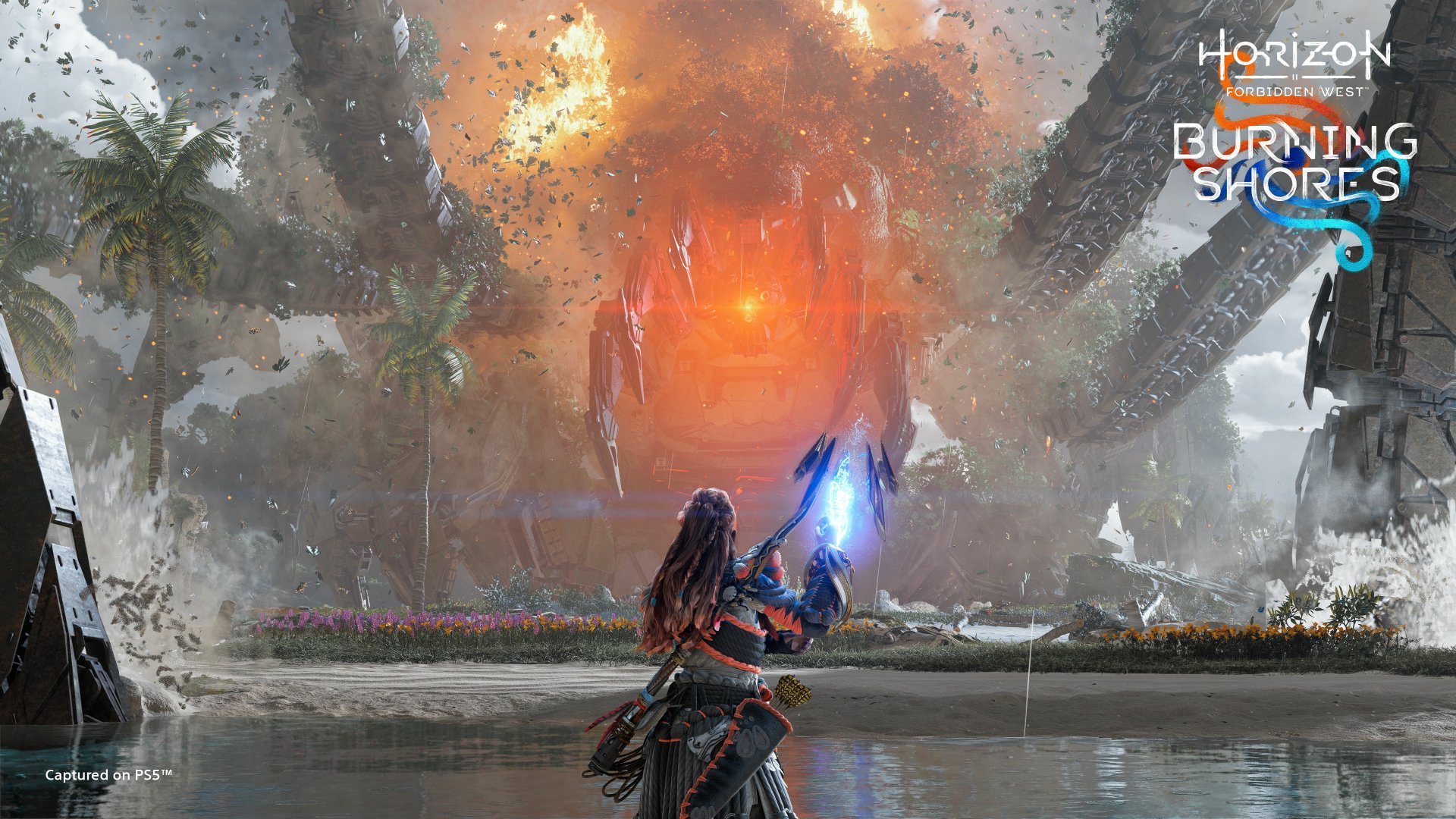 4K Ultra HD PC wallpaper of the video game Horizon Forbidden West: protagonist from behind aims a glowing blue weapon at a colossal fiery machine/portal amid palm trees and water reflections.