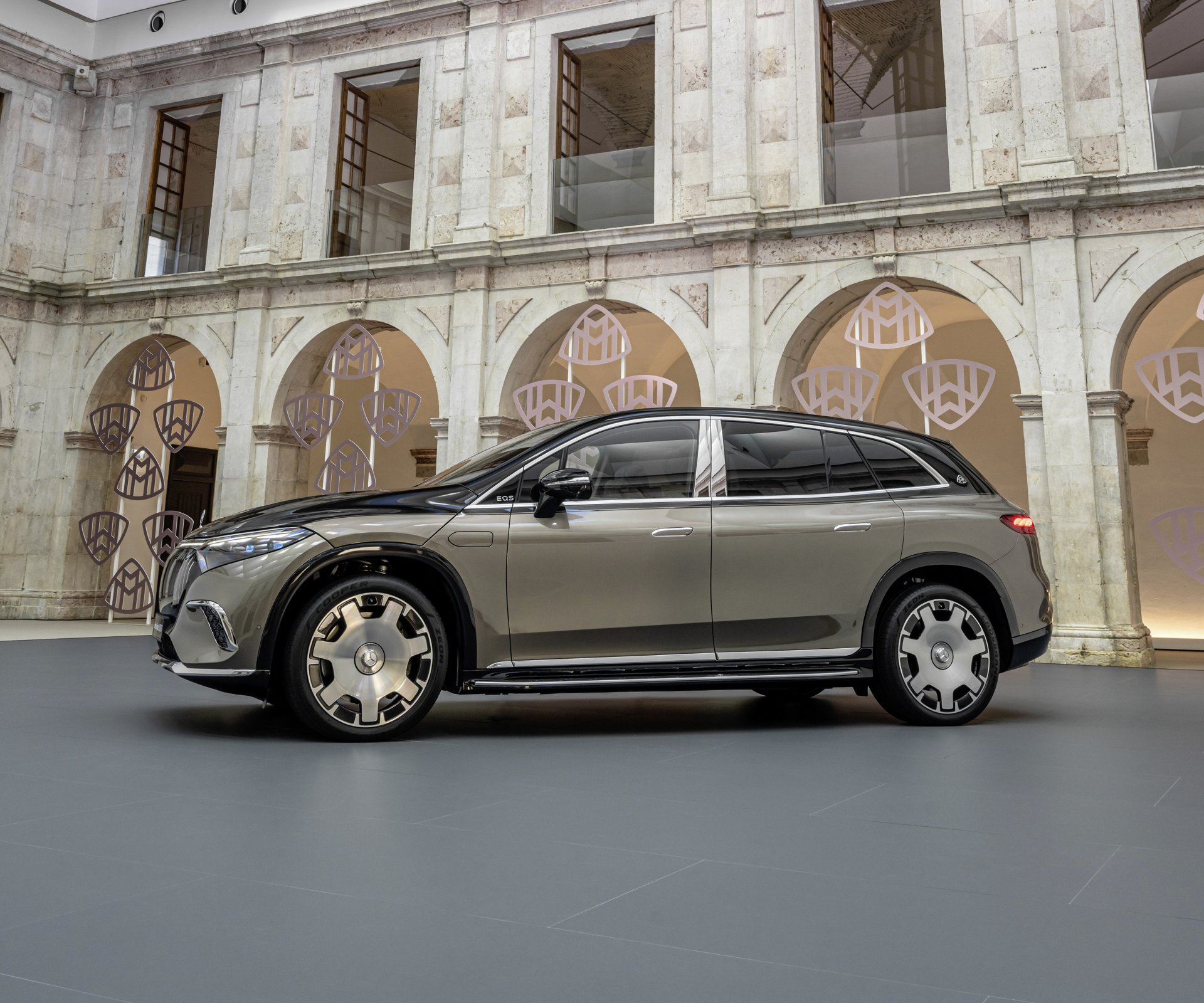 Download Vehicle Mercedes-Maybach EQS HD Wallpaper