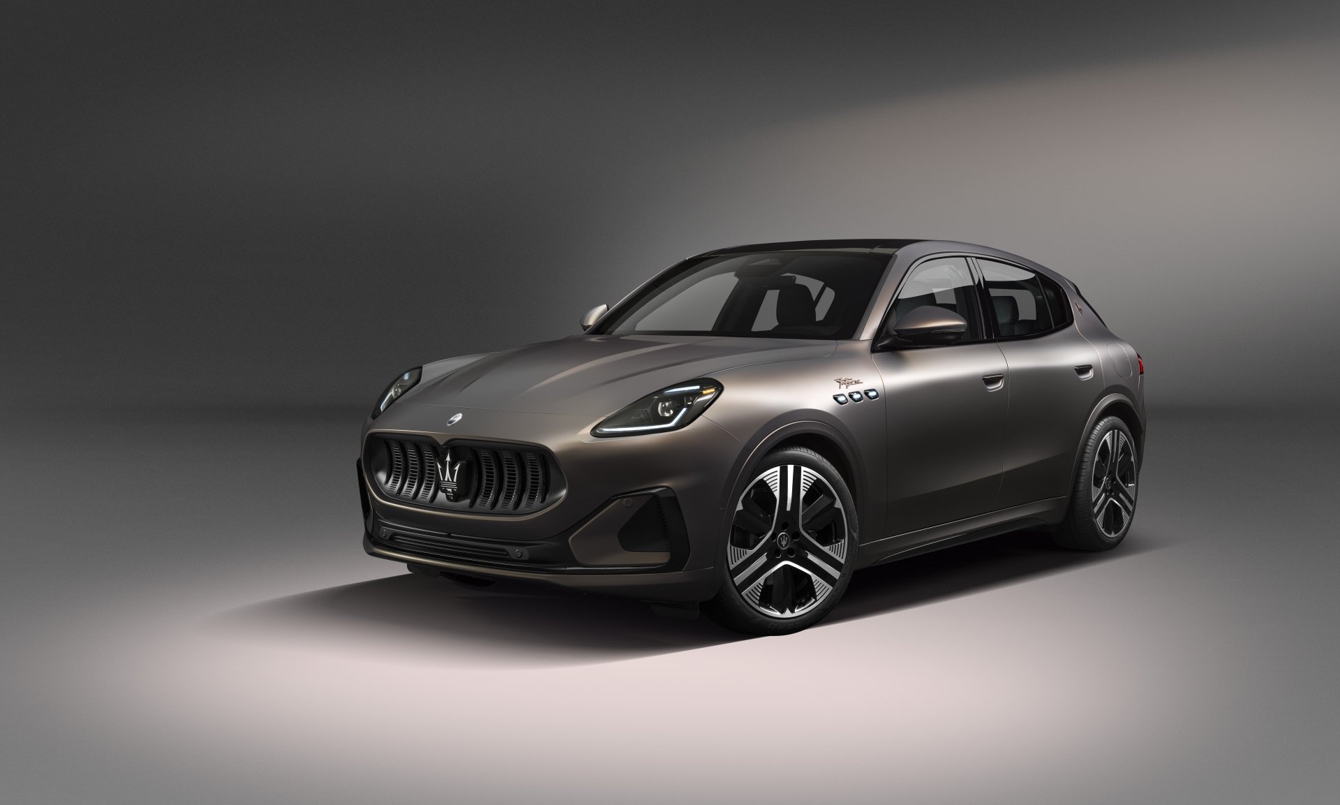 Download Vehicle Maserati Grecale 8k Ultra HD Wallpaper