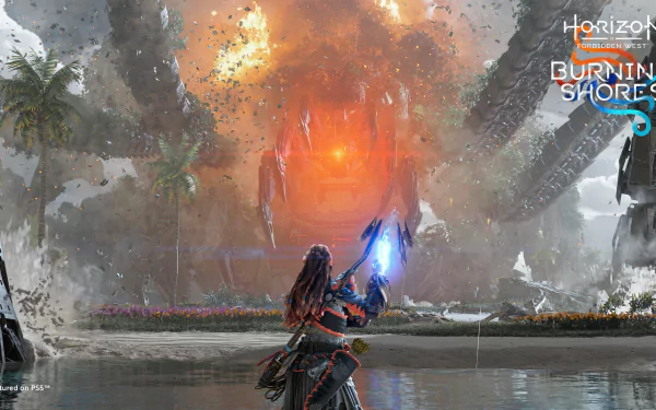 4K Ultra HD PC wallpaper of the video game Horizon Forbidden West: protagonist from behind aims a glowing blue weapon at a colossal fiery machine/portal amid palm trees and water reflections.