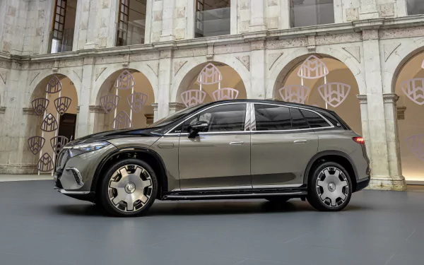  Mercedes-Maybach EQS 680 SUV