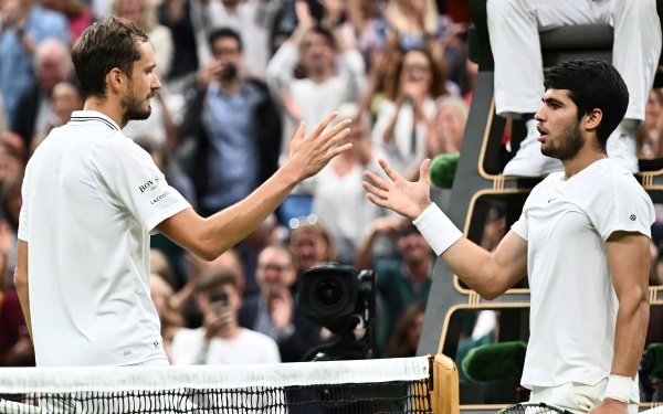 HD Wallpaper of tennis players at Wimbledon 2023 greeting each other after a match, a great background for tennis enthusiasts.