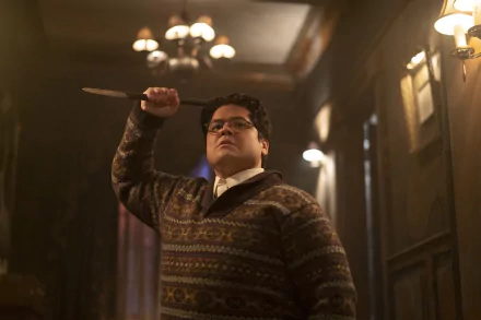 Harvey Guillén TV Show What We Do in the Shadows HD Desktop Wallpaper | Background Image